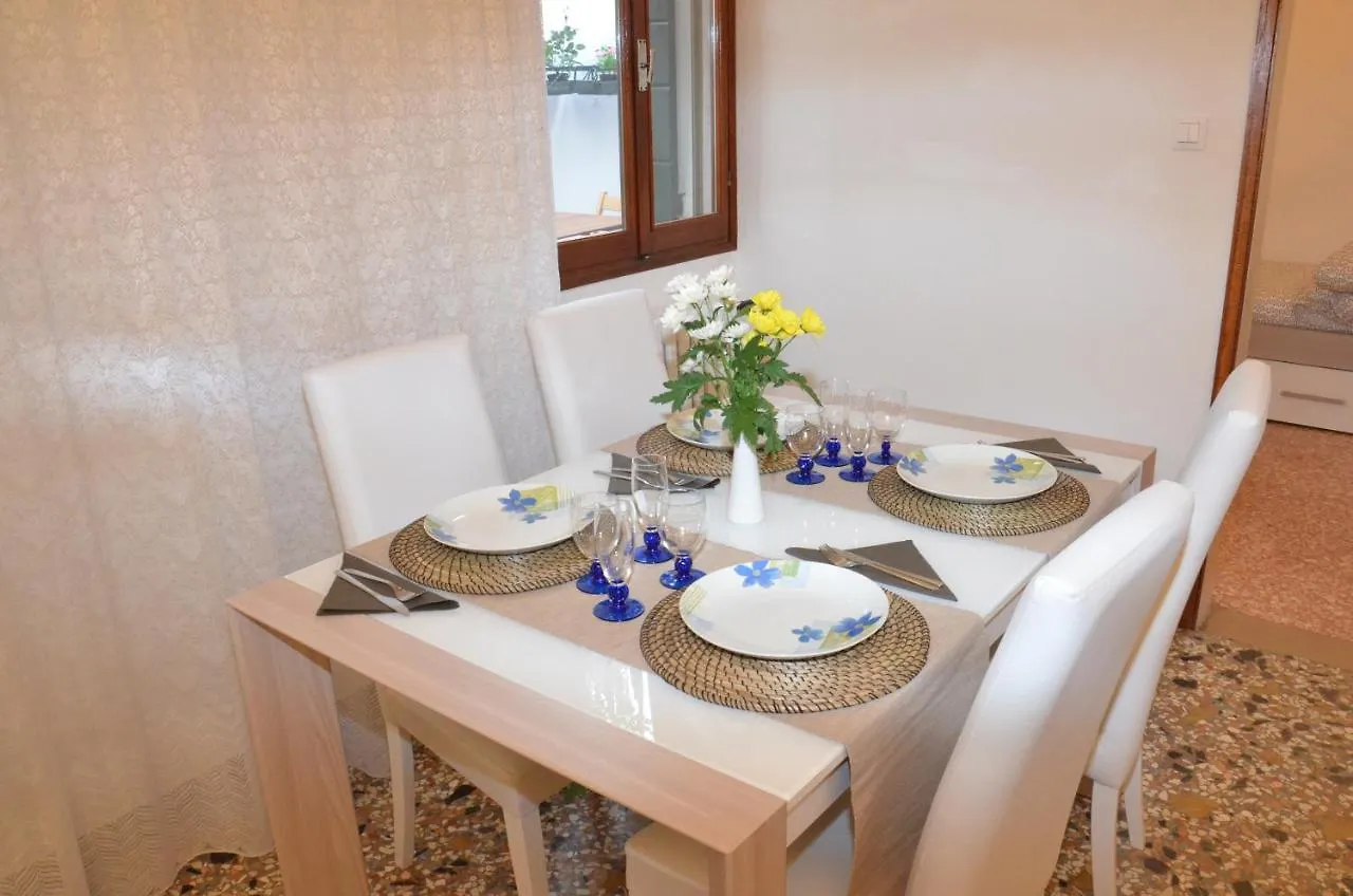 Venice Life Apartment