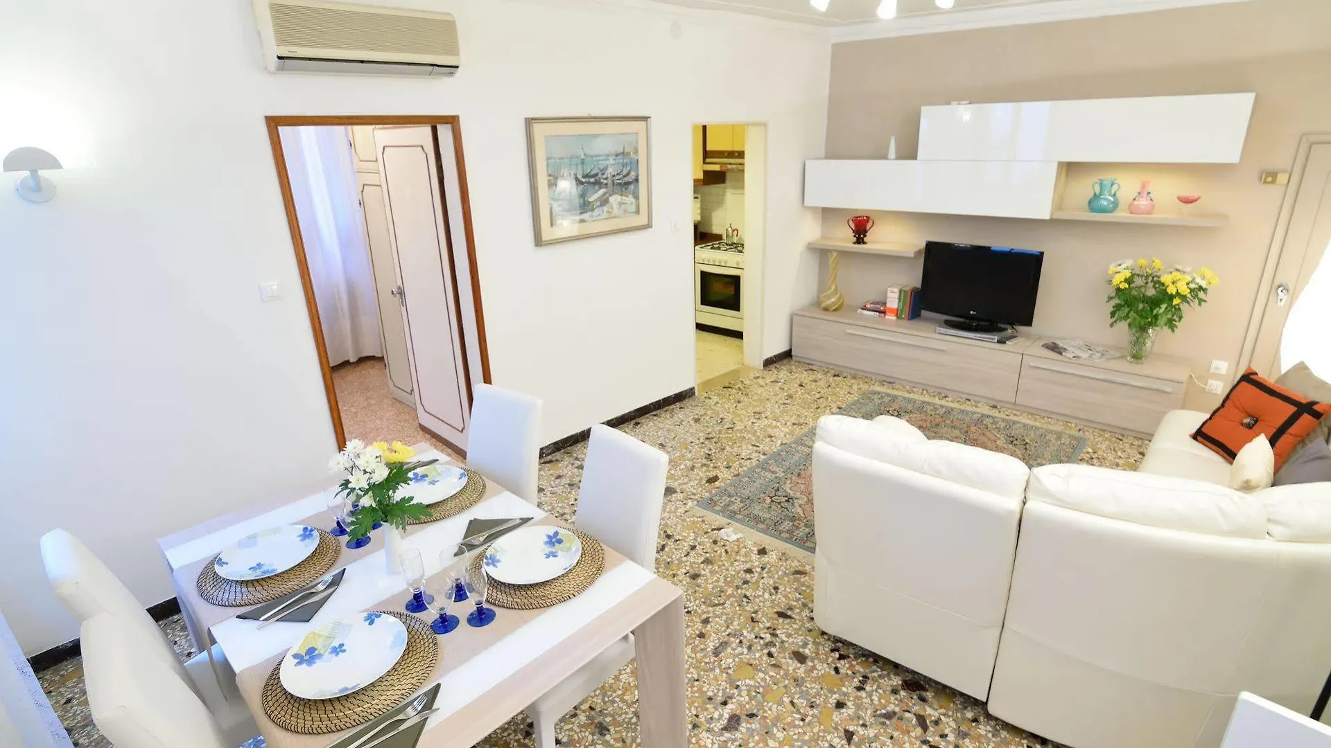 Venice Life Apartment